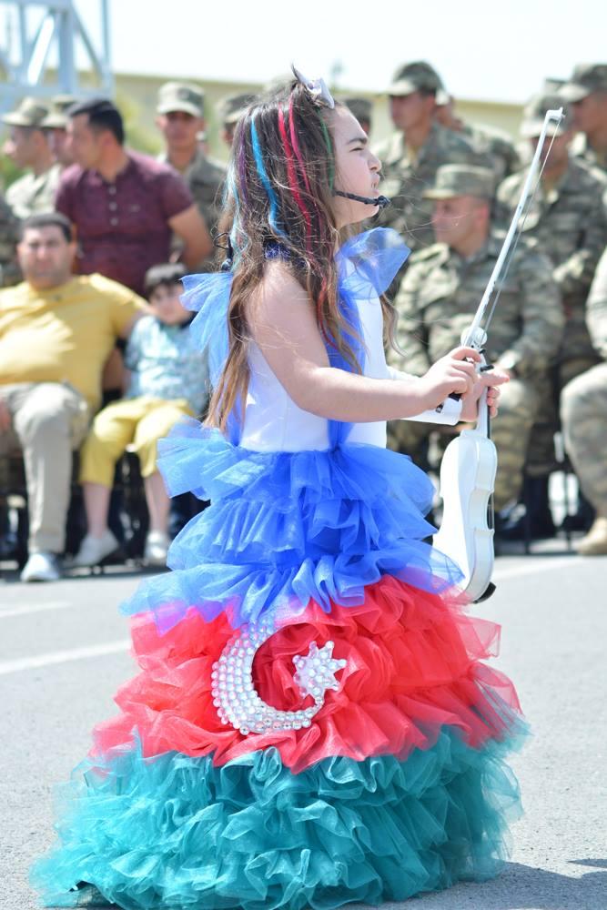 В Евлахе прошел праздничный концерт для военнослужащих (ФОТО)
