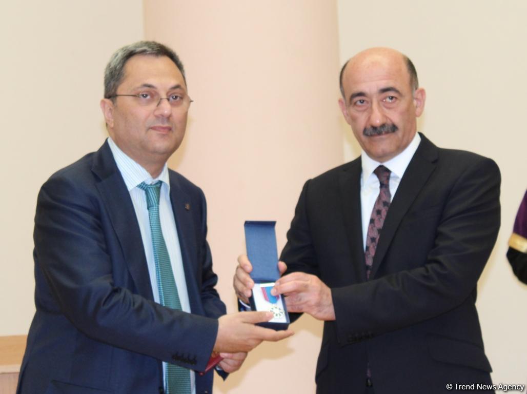 В Баку состоялось награждение деятелей культуры и искусства (ФОТО)