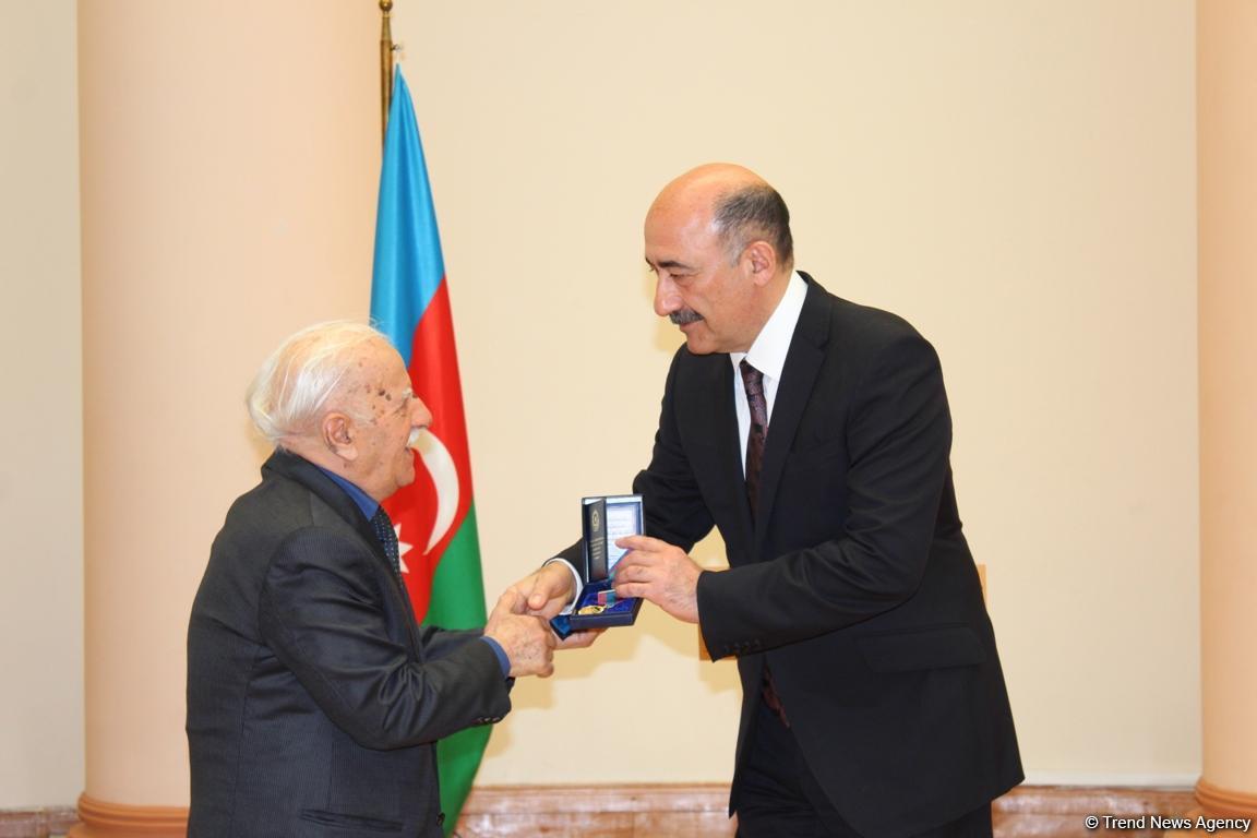 В Баку состоялось награждение деятелей культуры и искусства (ФОТО)