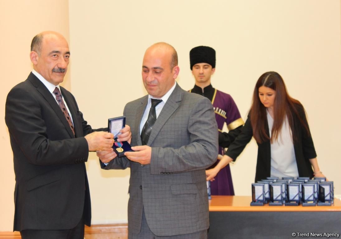 В Баку состоялось награждение деятелей культуры и искусства (ФОТО)