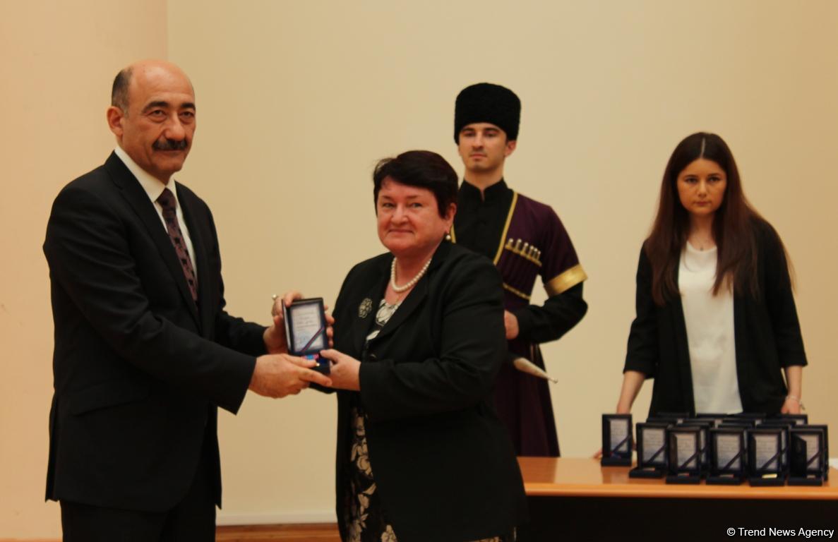 В Баку состоялось награждение деятелей культуры и искусства (ФОТО)