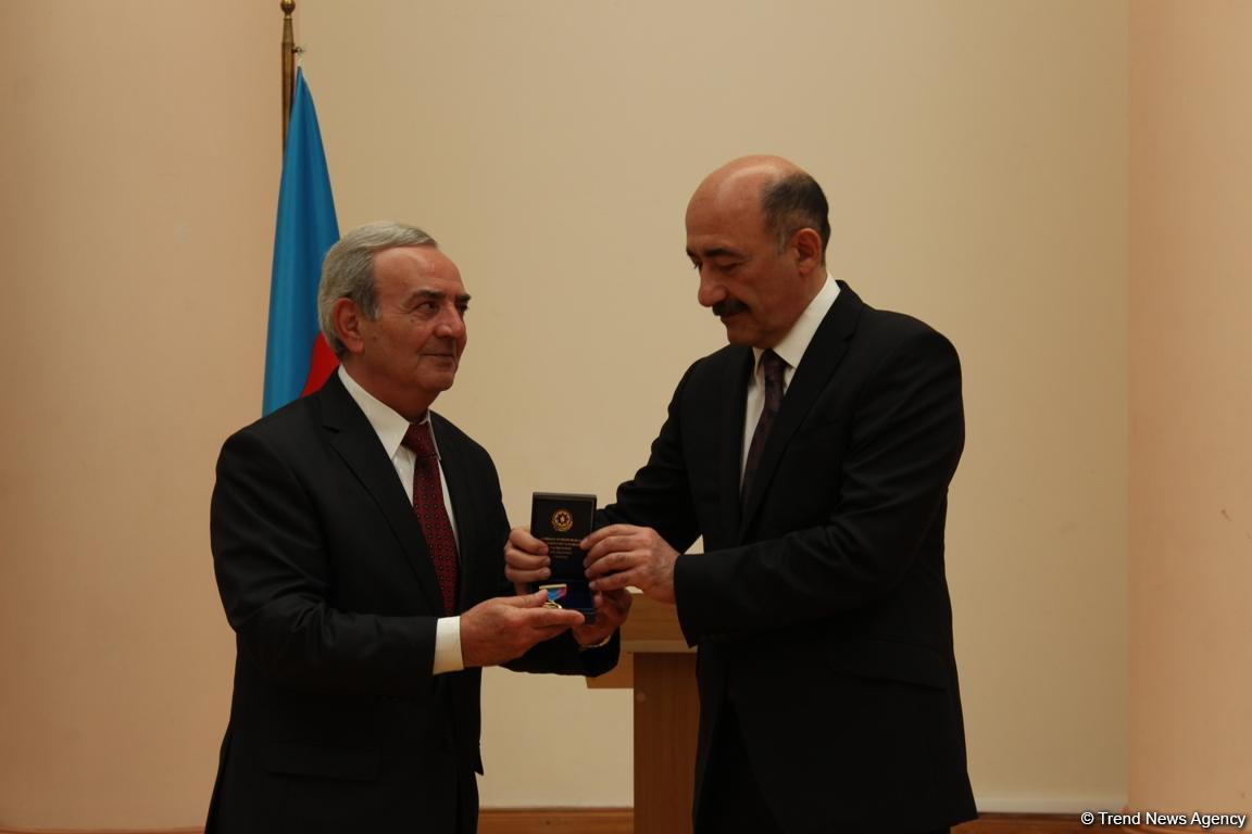 В Баку состоялось награждение деятелей культуры и искусства (ФОТО)