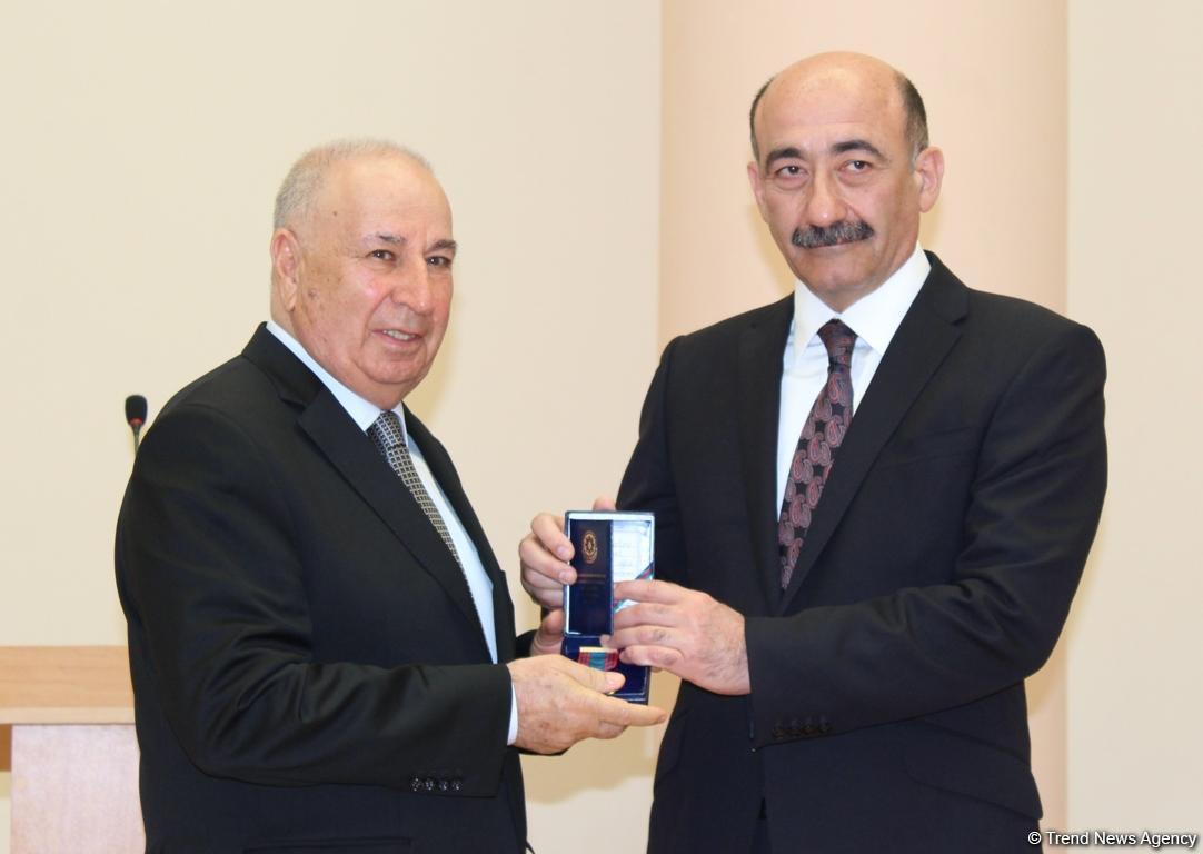 В Баку состоялось награждение деятелей культуры и искусства (ФОТО)