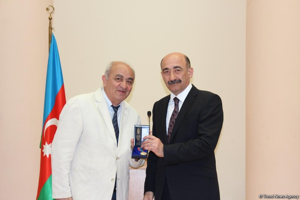 В Баку состоялось награждение деятелей культуры и искусства (ФОТО)