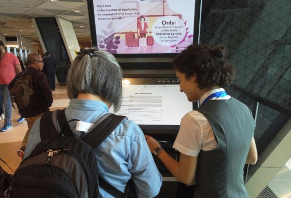 Иностранцы смогут получать визу в аэропорту в Баку через терминалы самообслуживания (ФОТО)