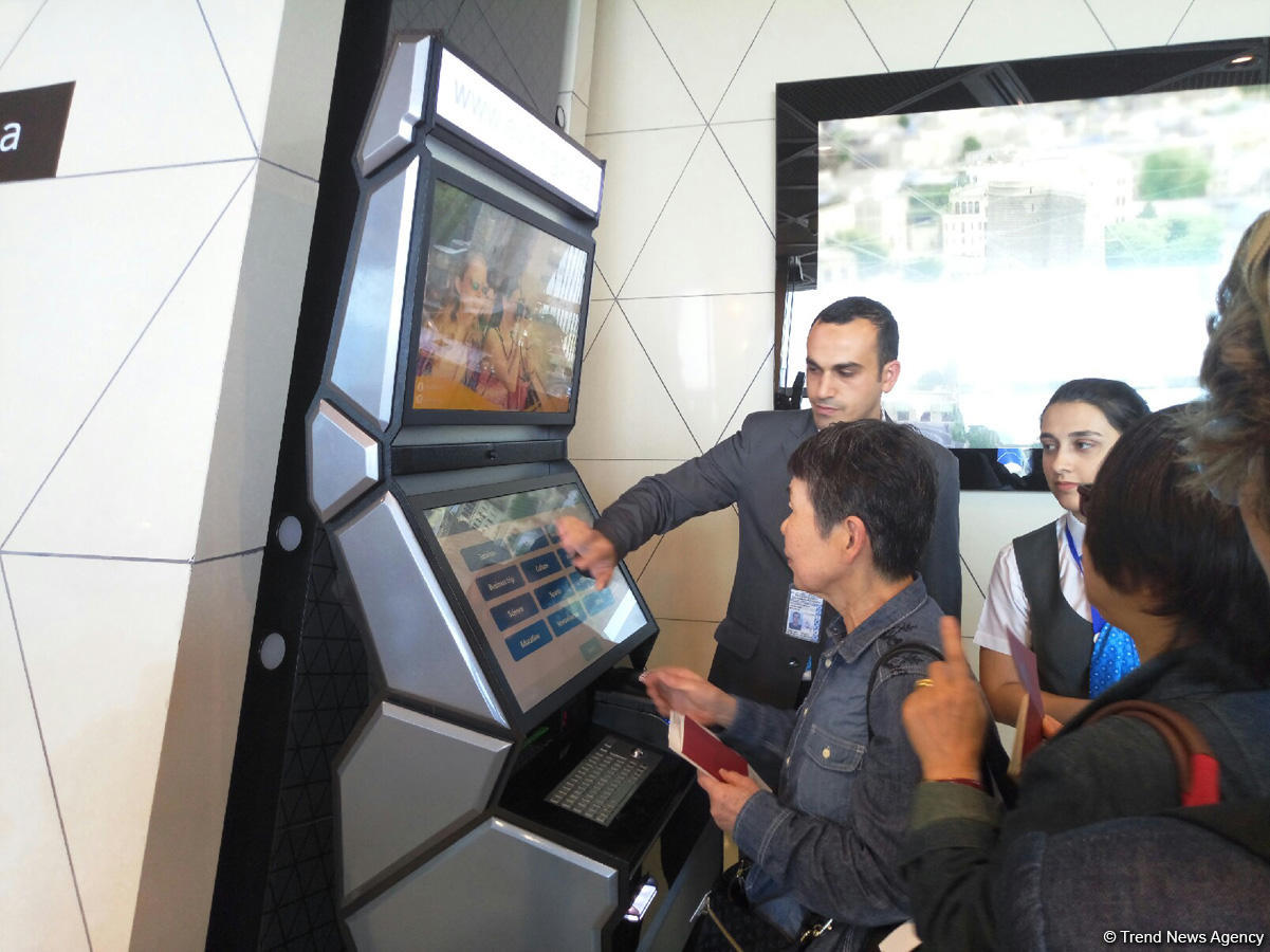 Иностранцы смогут получать визу в аэропорту в Баку через терминалы самообслуживания (ФОТО)
