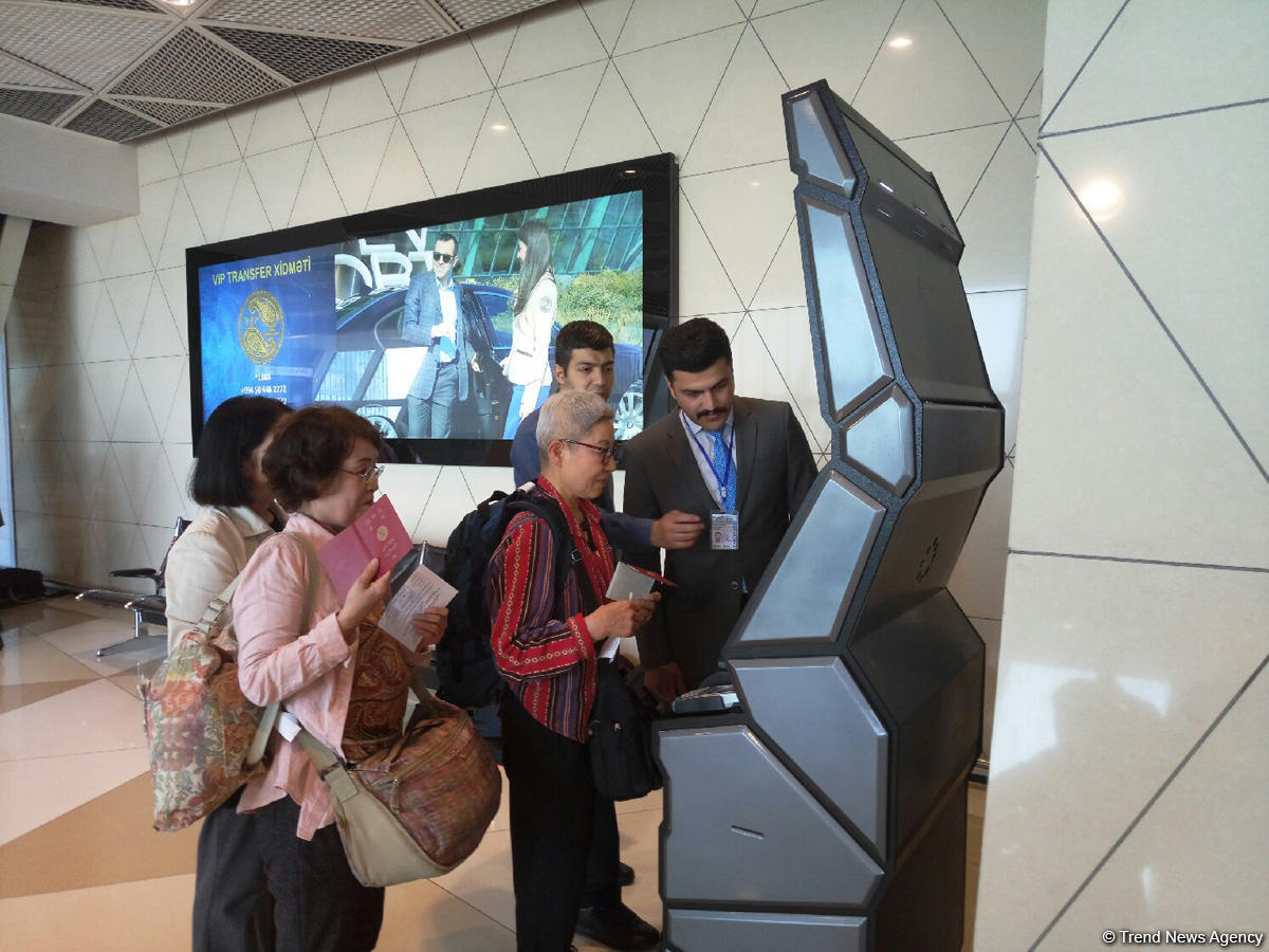 Иностранцы смогут получать визу в аэропорту в Баку через терминалы самообслуживания (ФОТО)
