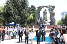 Праздник книги в Баку с участием звезд (ФОТО)