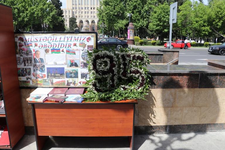 Праздник книги в Баку с участием звезд (ФОТО)