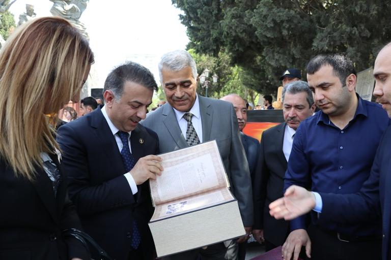 Праздник книги в Баку с участием звезд (ФОТО)