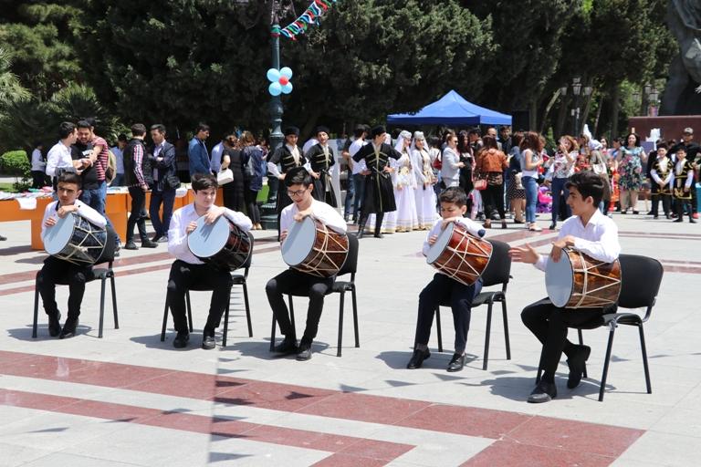 Праздник книги в Баку с участием звезд (ФОТО)