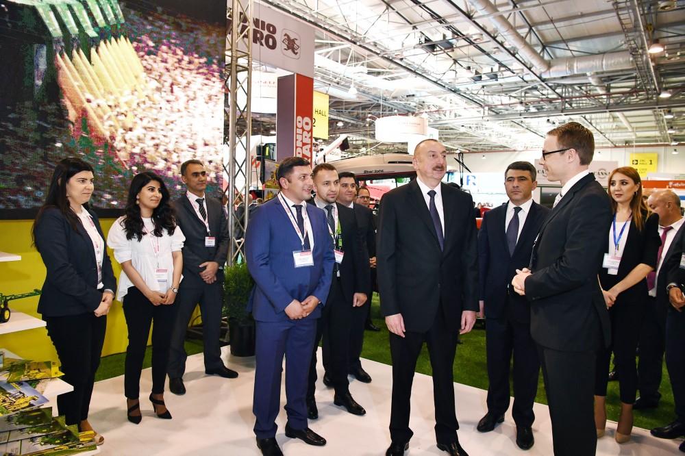 Президент Ильхам Алиев ознакомился с XXIV Азербайджанской международной продовольственной выставкой (ФОТО)
