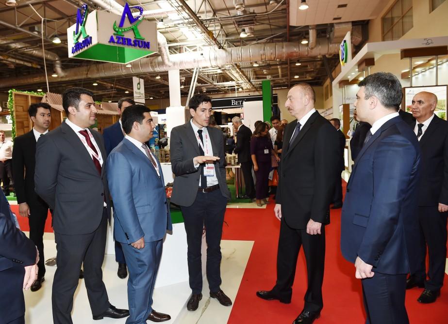Президент Ильхам Алиев ознакомился с XXIV Азербайджанской международной продовольственной выставкой (ФОТО)