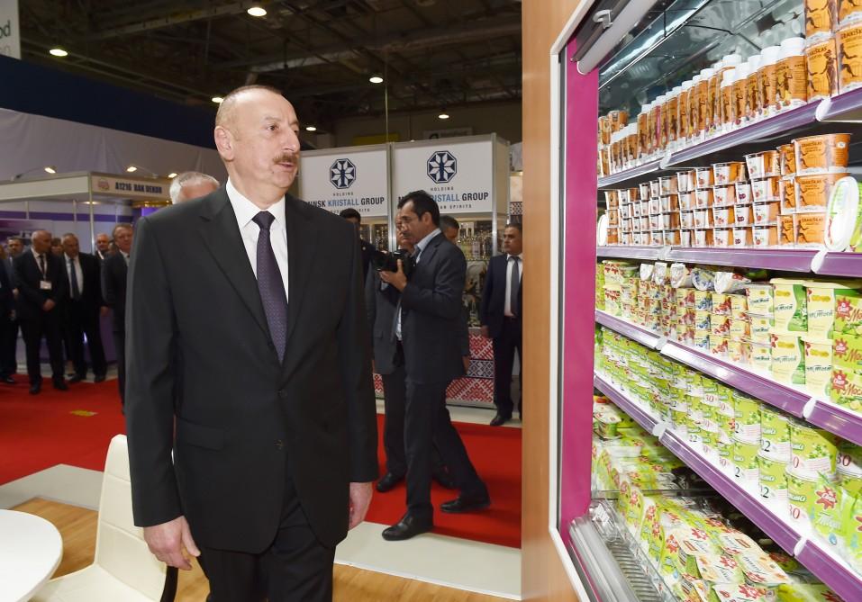 Президент Ильхам Алиев ознакомился с XXIV Азербайджанской международной продовольственной выставкой (ФОТО)