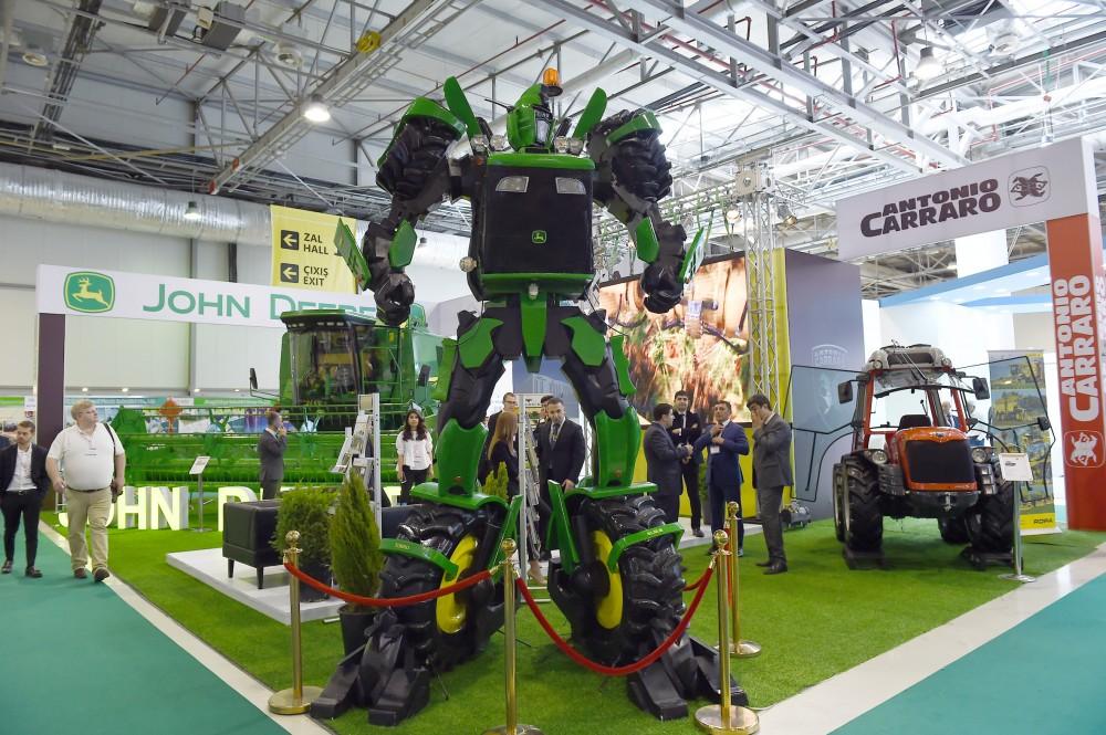 Президент Ильхам Алиев ознакомился с XXIV Азербайджанской международной продовольственной выставкой (ФОТО)