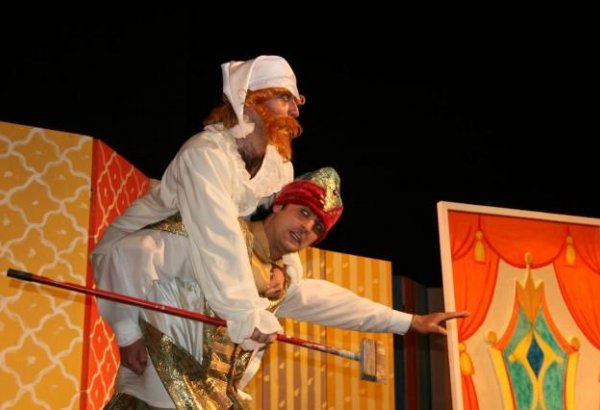 Российские актеры привезли в Баку страну чудес