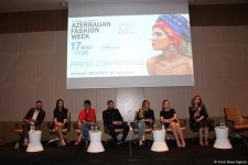 "От древности к современности": Fashion-выставка в Баку  (ФОТО)