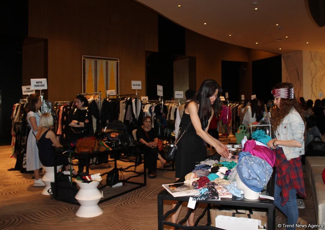 "От древности к современности": Fashion-выставка в Баку  (ФОТО)