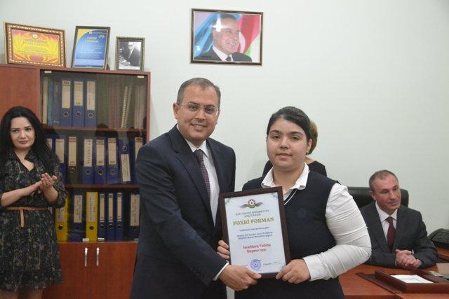 Учащиеся бакинской музшколы для инвалидов по зрению выступили с концертом (ФОТО)