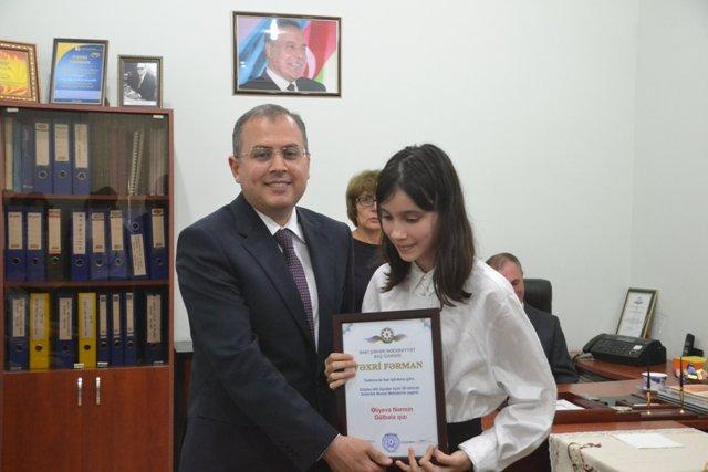 Учащиеся бакинской музшколы для инвалидов по зрению выступили с концертом (ФОТО)