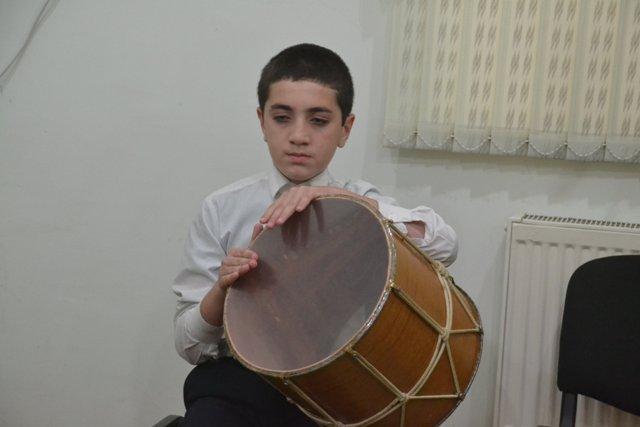 Учащиеся бакинской музшколы для инвалидов по зрению выступили с концертом (ФОТО)