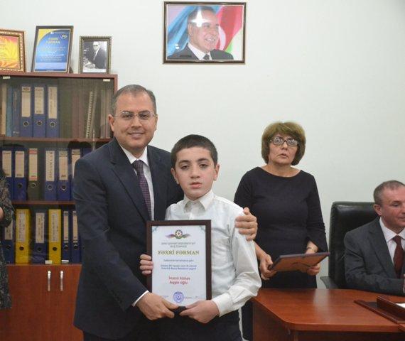 Учащиеся бакинской музшколы для инвалидов по зрению выступили с концертом (ФОТО)