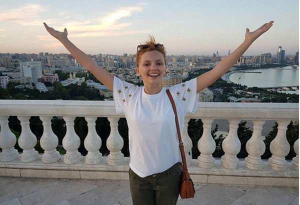 Встретили цветами, накормили вкуснейшими блюдами! Российские звезды в Баку (ФОТО)