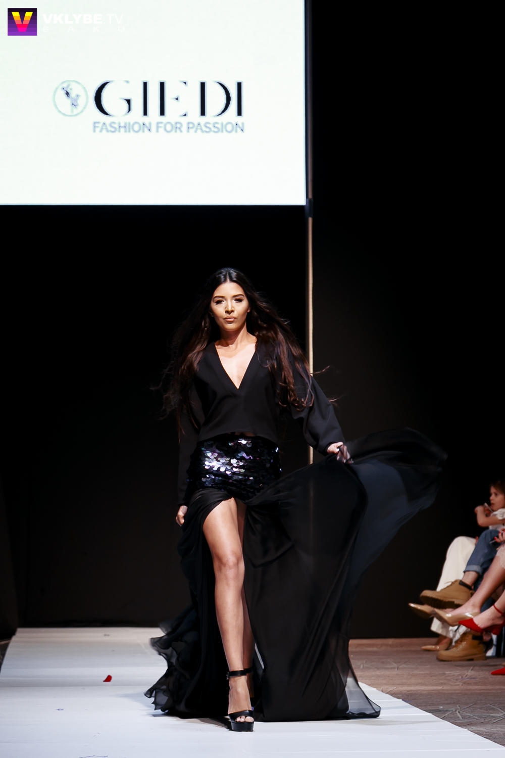 Диско и Шейх на подиуме Azerbaijan Fashion Week - один из лучших вечеров  (ФОТО)