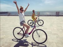 Встретили цветами, накормили вкуснейшими блюдами! Российские звезды в Баку (ФОТО)