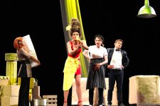 Актеры сериала "Кухня" привезли в Баку рыбу, говорящую с одесским говором (ФОТО)