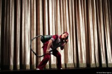 Актеры сериала "Кухня" привезли в Баку рыбу, говорящую с одесским говором (ФОТО)