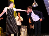 Актеры сериала "Кухня" привезли в Баку рыбу, говорящую с одесским говором (ФОТО)