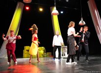 Актеры сериала "Кухня" привезли в Баку рыбу, говорящую с одесским говором (ФОТО)