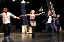 Актеры сериала "Кухня" привезли в Баку рыбу, говорящую с одесским говором (ФОТО)