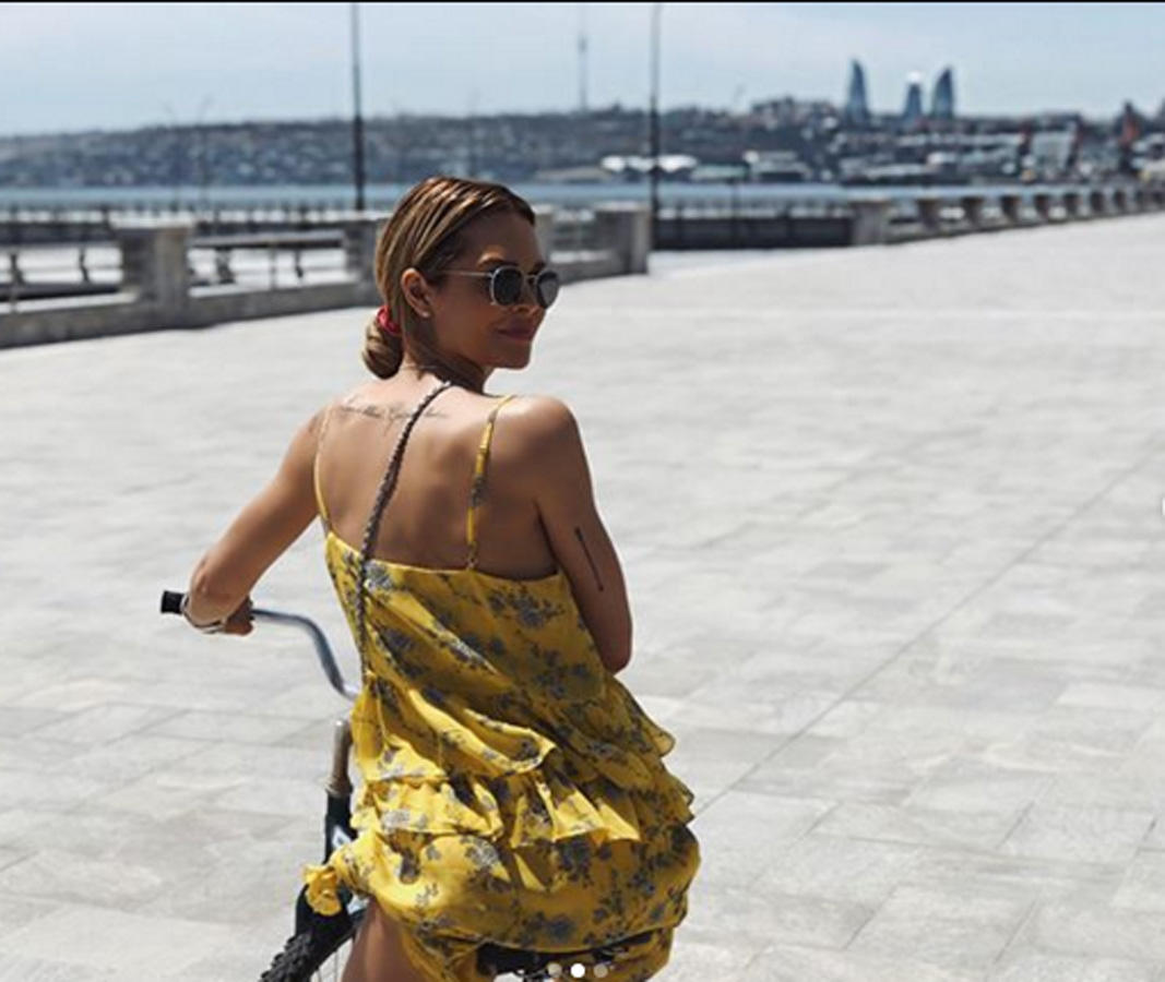 Встретили цветами, накормили вкуснейшими блюдами! Российские звезды в Баку (ФОТО)