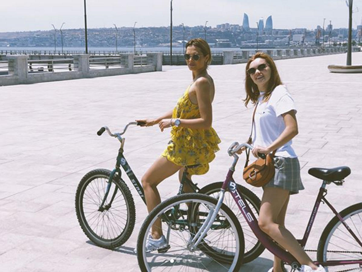 Встретили цветами, накормили вкуснейшими блюдами! Российские звезды в Баку (ФОТО)