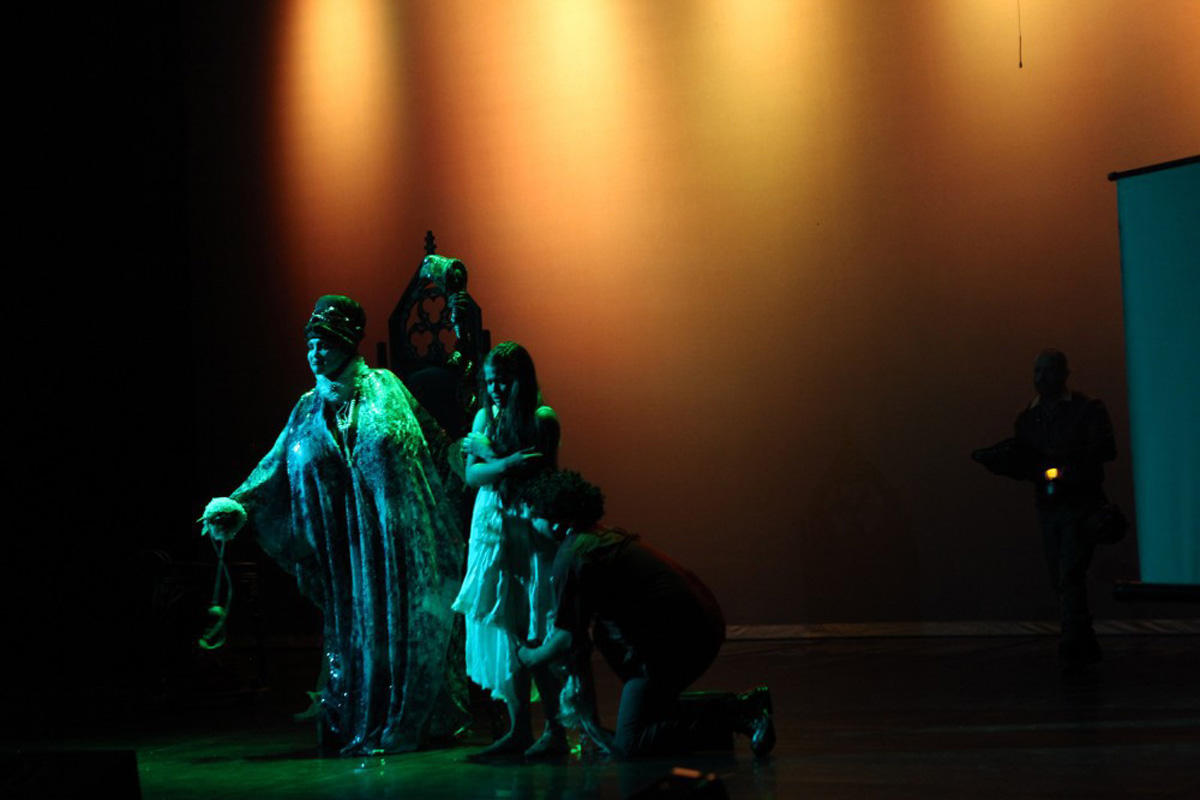 В Баку показали историю о властной и жестокой бабушке из Колумбии (ФОТО)