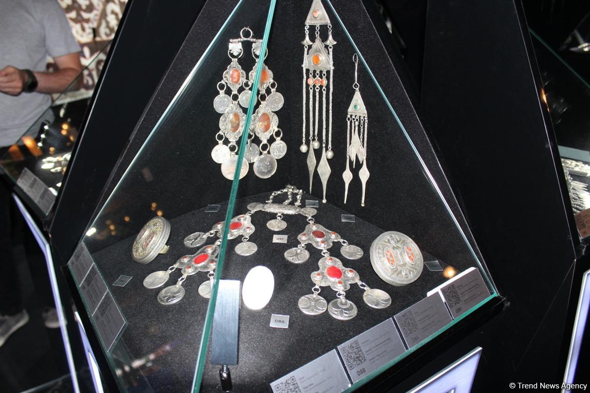 "Золотого человека" из Казахстана показали в Баку (ФОТО)