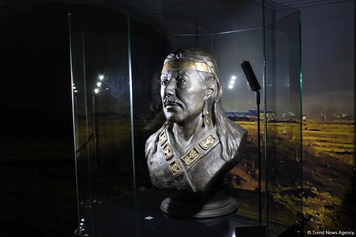 "Золотого человека" из Казахстана показали в Баку (ФОТО)