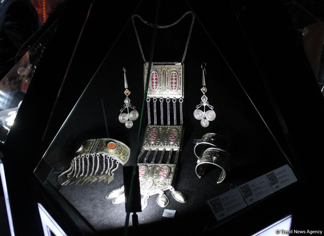 "Золотого человека" из Казахстана показали в Баку (ФОТО)