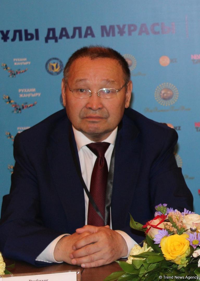 "Золотого человека" из Казахстана показали в Баку (ФОТО)