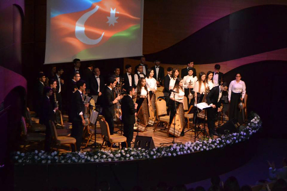 Азербайджанская молодежь провела праздничный вечер в честь 100-летия АДР (ФОТО)
