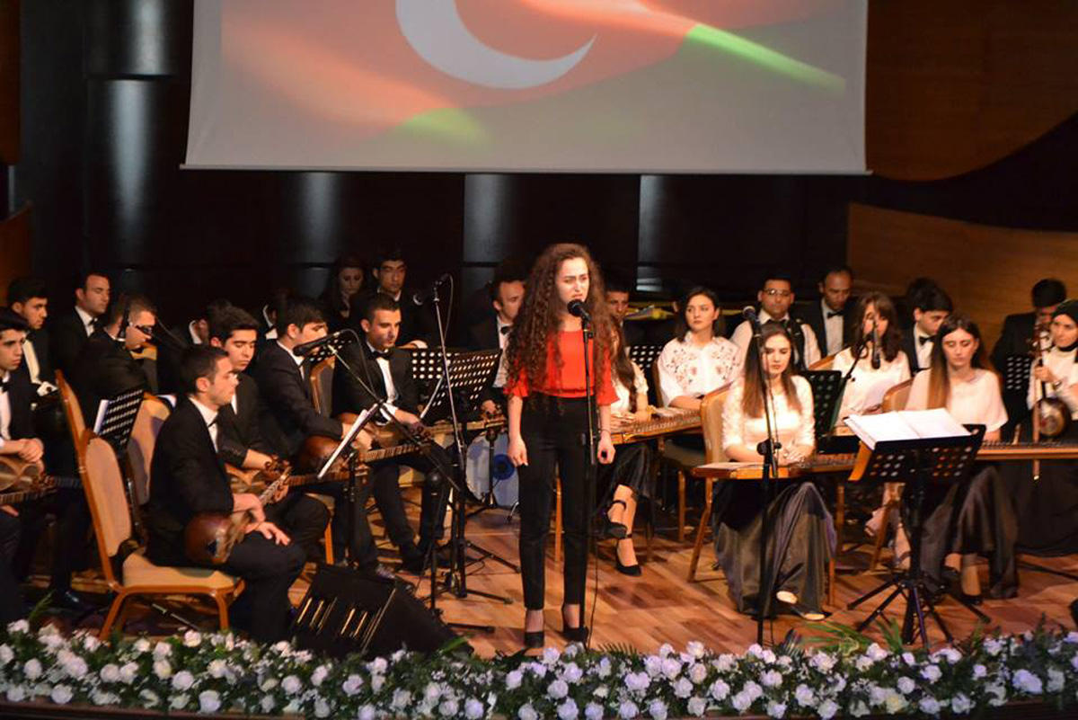 Азербайджанская молодежь провела праздничный вечер в честь 100-летия АДР (ФОТО)