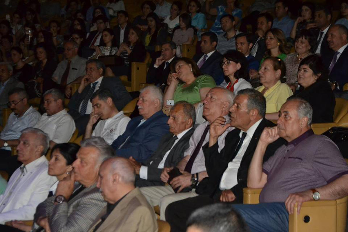 Азербайджанская молодежь провела праздничный вечер в честь 100-летия АДР (ФОТО)