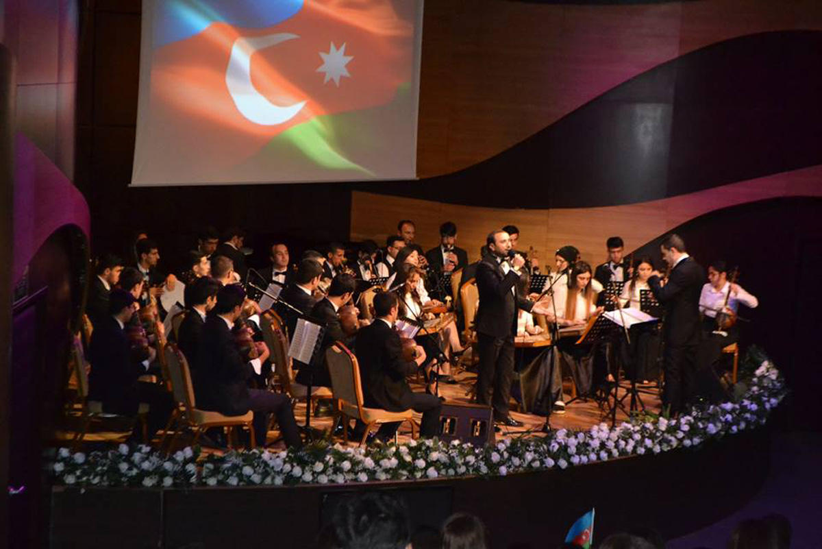 Азербайджанская молодежь провела праздничный вечер в честь 100-летия АДР (ФОТО)