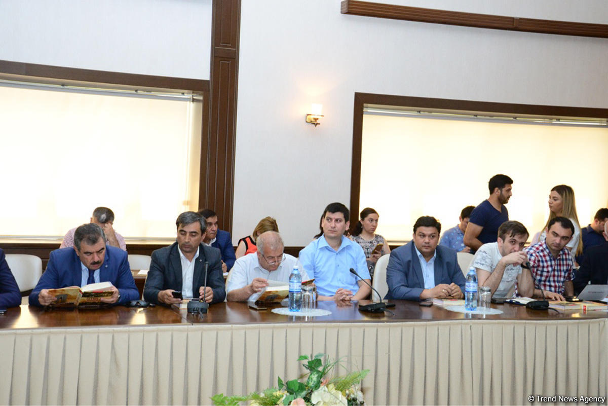 В Баку состоялась презентация книги, посвященной 100-летию АДР (ФОТО)