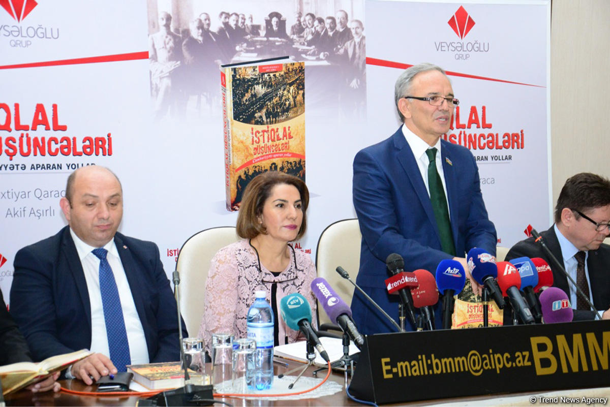 В Баку состоялась презентация книги, посвященной 100-летию АДР (ФОТО)