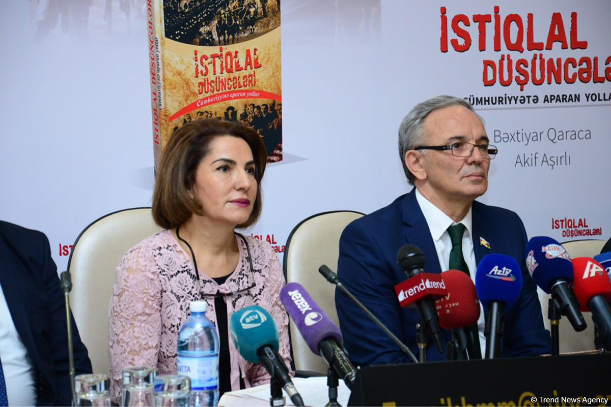 В Баку состоялась презентация книги, посвященной 100-летию АДР (ФОТО)