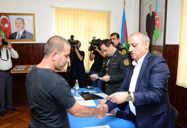 Около 40 помилованных освобождены из четырех исправительных учреждений Азербайджана (ФОТО)