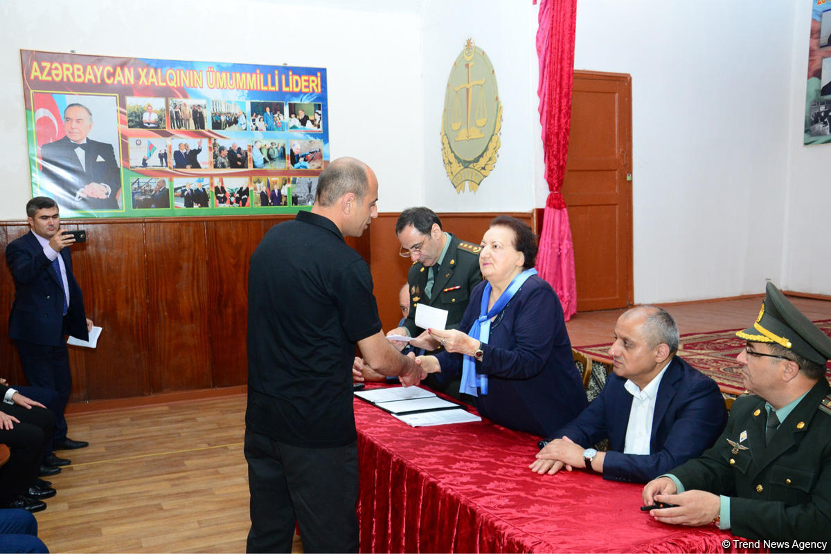 Около 40 помилованных освобождены из четырех исправительных учреждений Азербайджана (ФОТО)